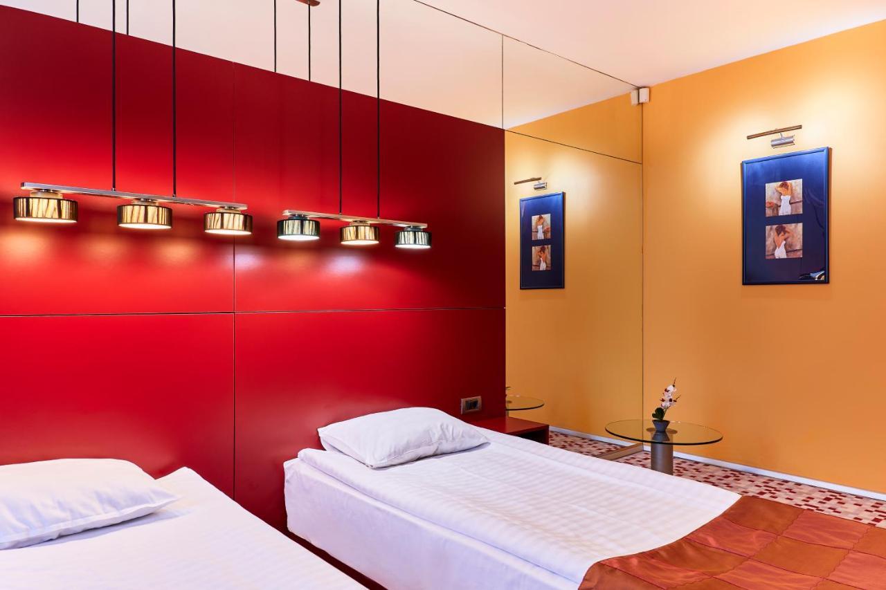 Monet Hotel Plovdiv Buitenkant foto