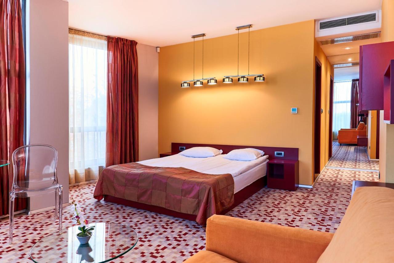 Monet Hotel Plovdiv Buitenkant foto