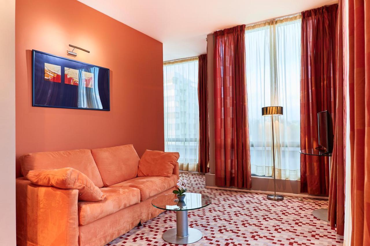 Monet Hotel Plovdiv Buitenkant foto