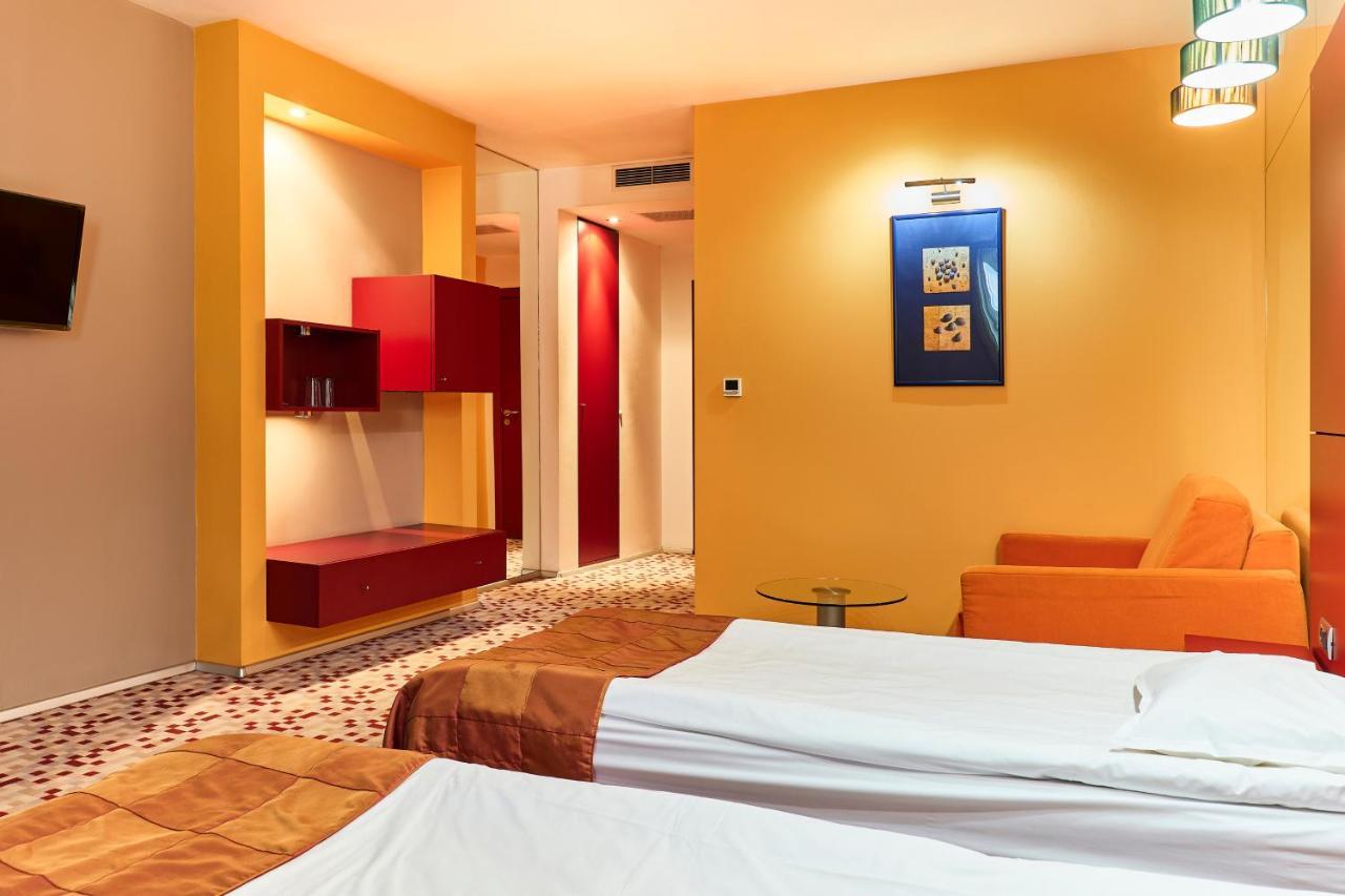 Monet Hotel Plovdiv Buitenkant foto