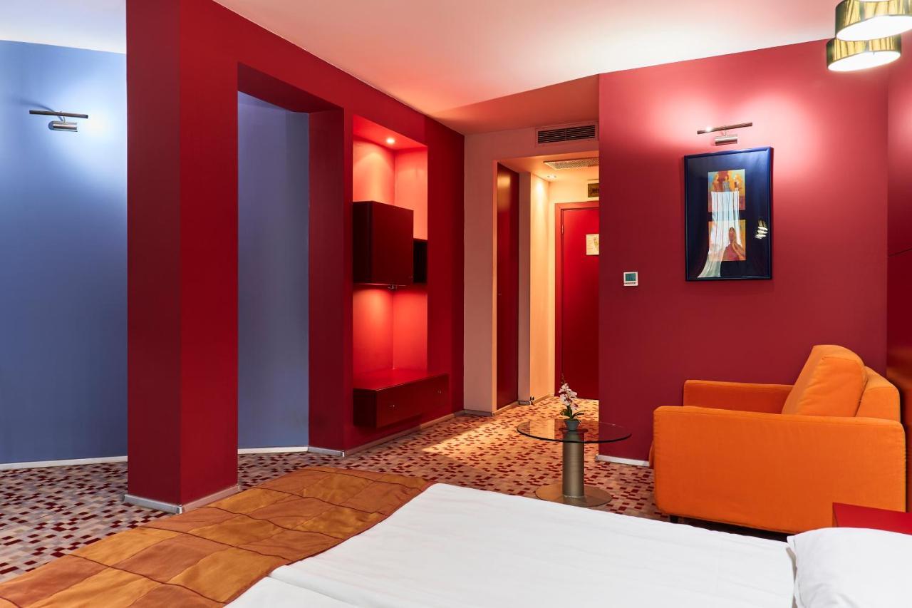 Monet Hotel Plovdiv Buitenkant foto