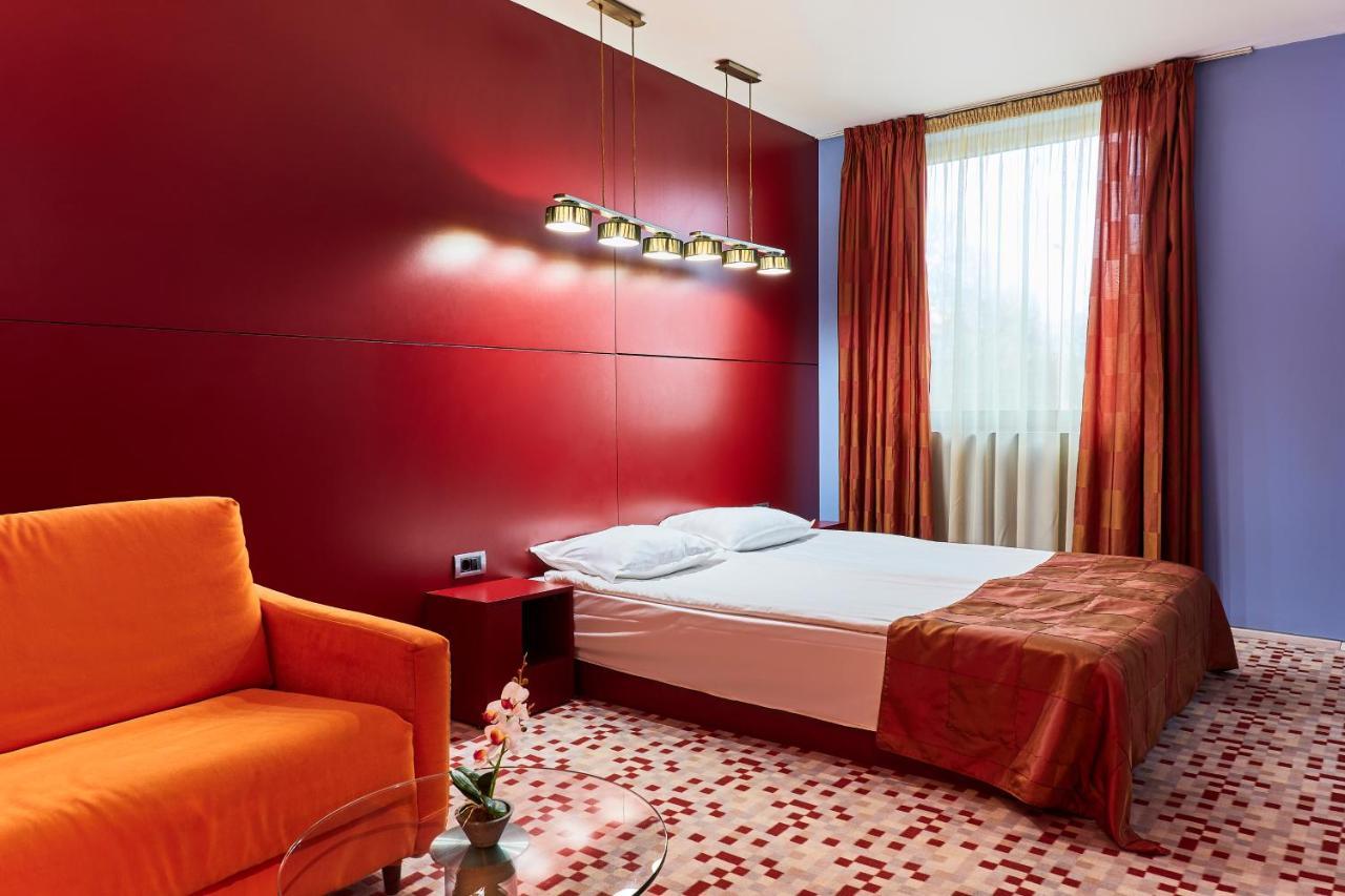 Monet Hotel Plovdiv Buitenkant foto