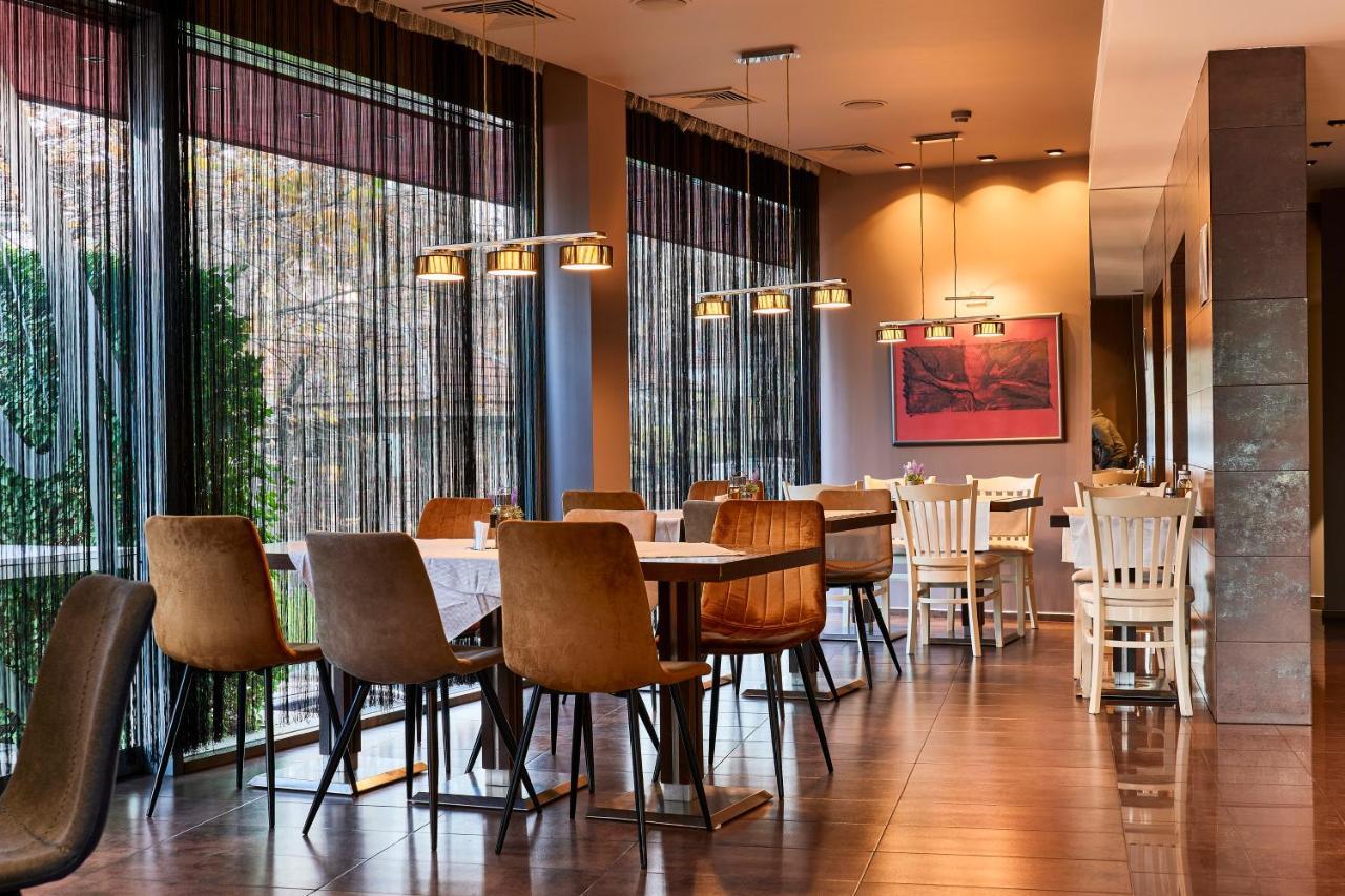 Monet Hotel Plovdiv Buitenkant foto