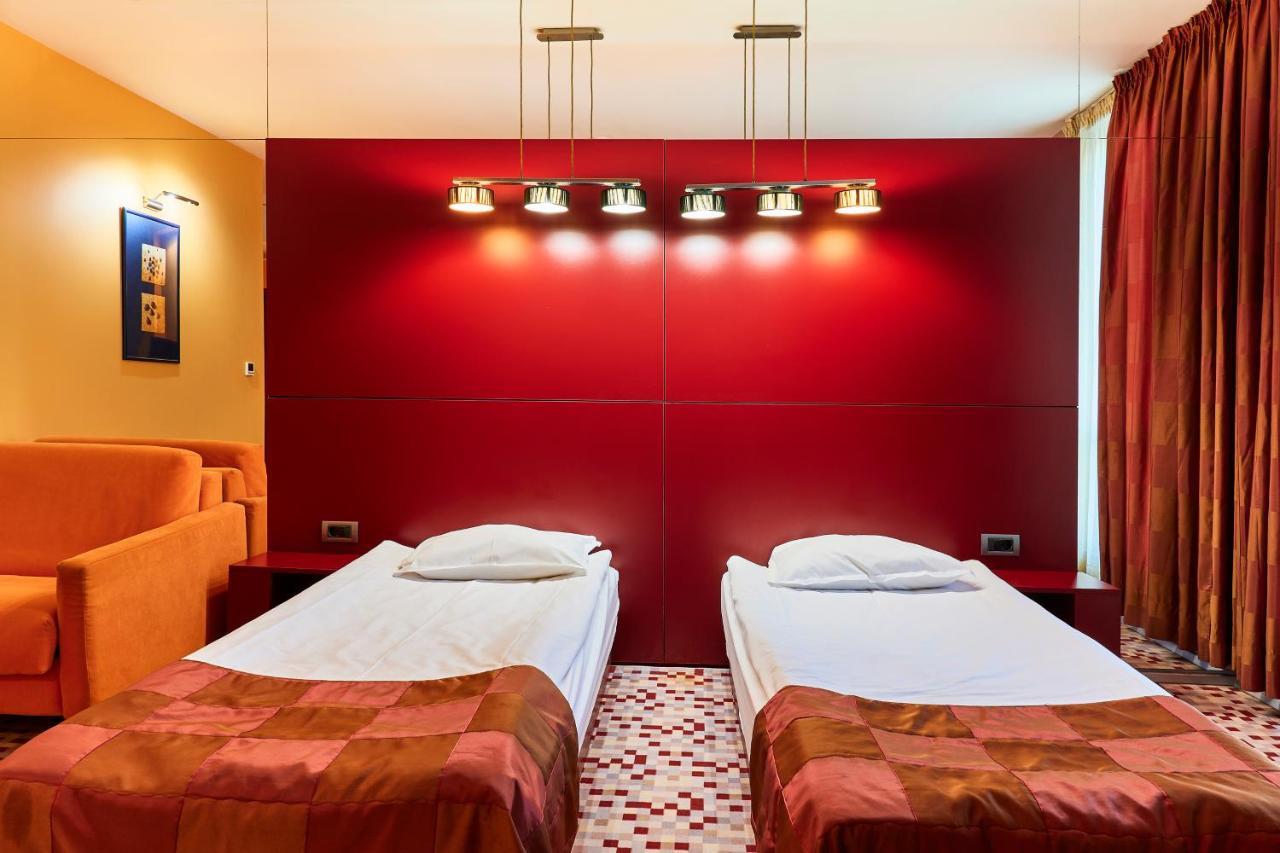 Monet Hotel Plovdiv Buitenkant foto
