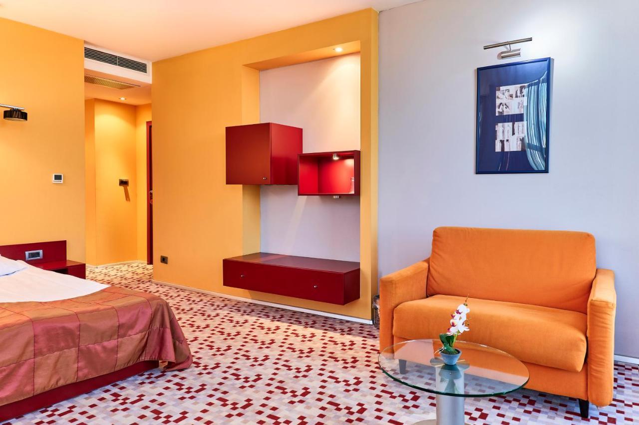 Monet Hotel Plovdiv Buitenkant foto