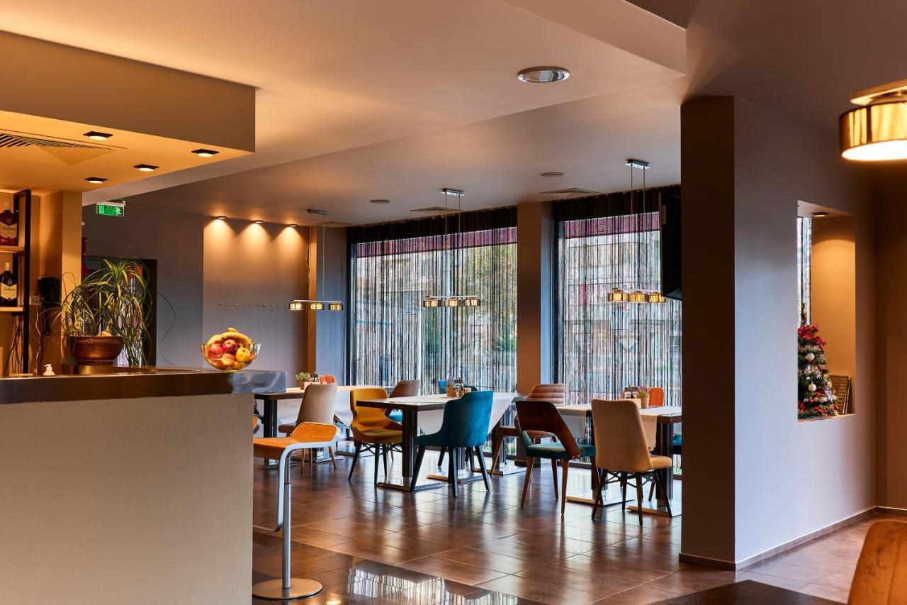 Monet Hotel Plovdiv Buitenkant foto