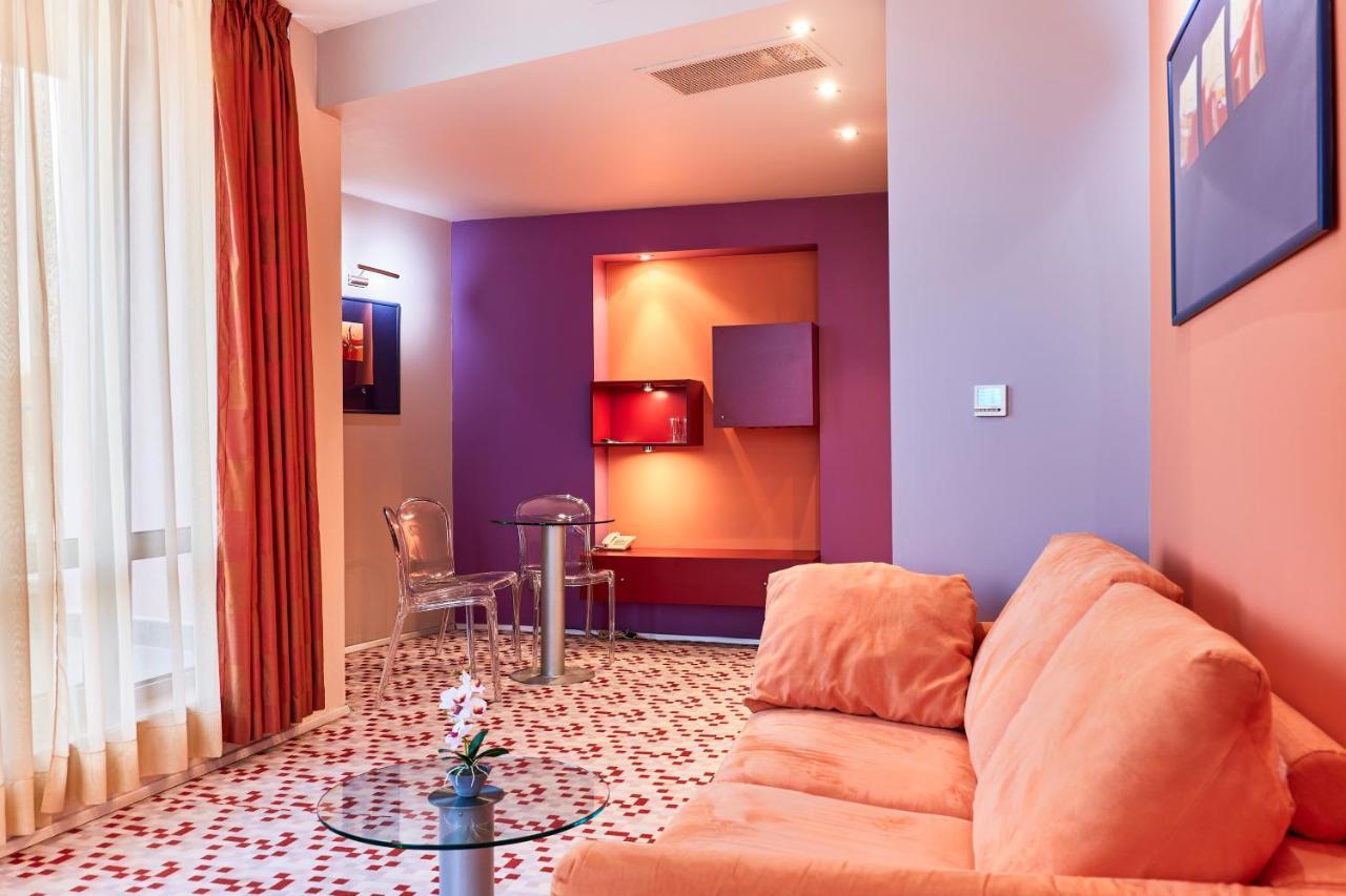 Monet Hotel Plovdiv Buitenkant foto
