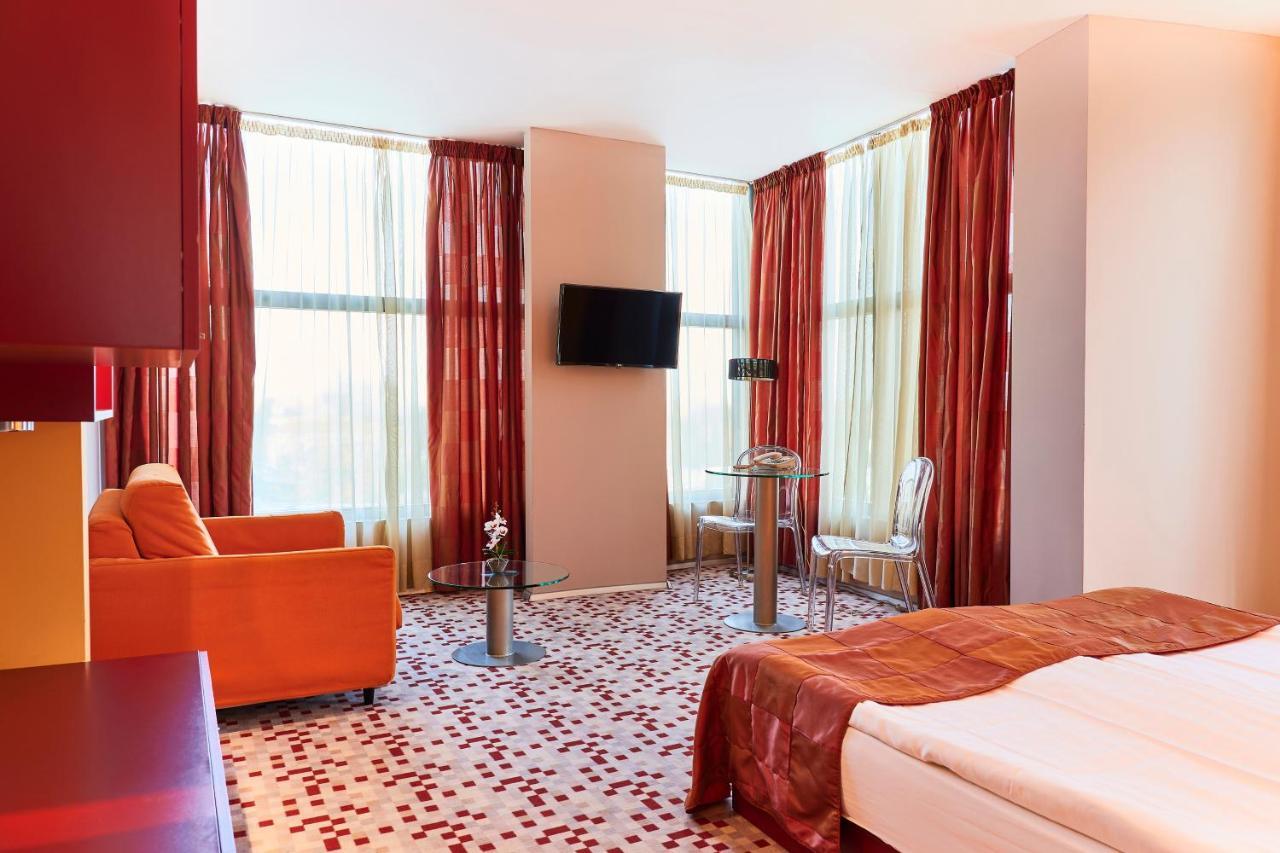Monet Hotel Plovdiv Buitenkant foto
